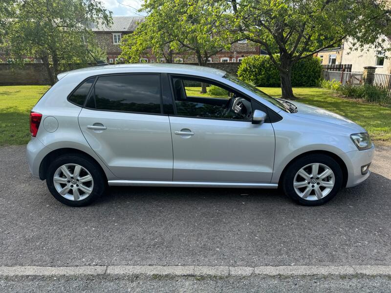 VOLKSWAGEN POLO Hatchback (2009 - 2014) 2013