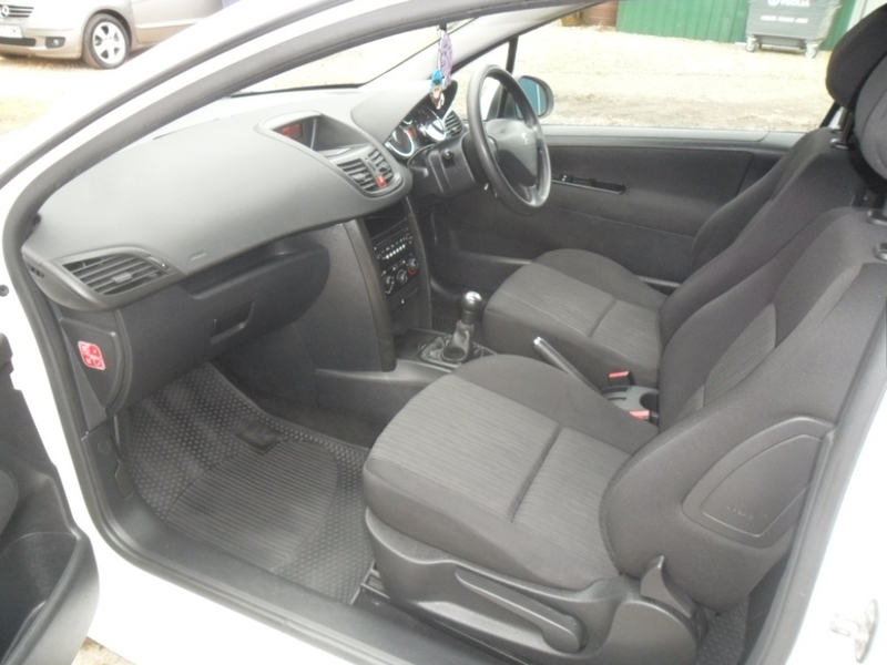 PEUGEOT 207 HDI 2010