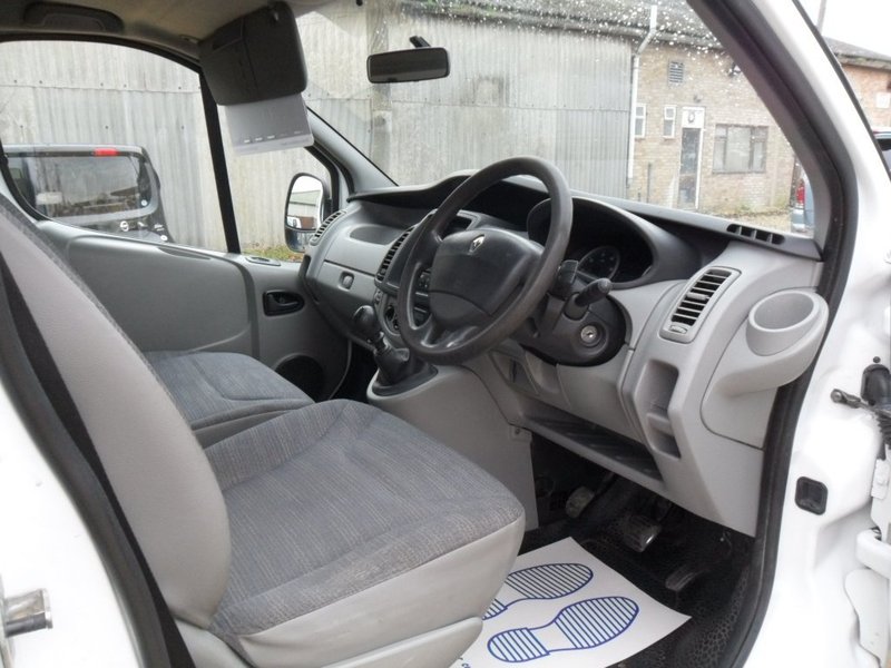 RENAULT TRAFIC dCi 115 LL LWB 29 2012