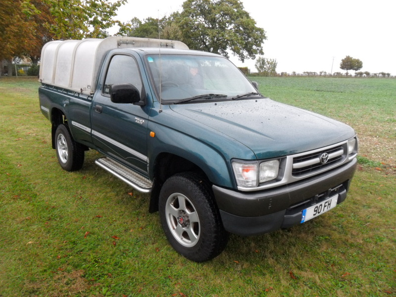 TOYOTA HILUX 2.4TD 4WD P-U 1998