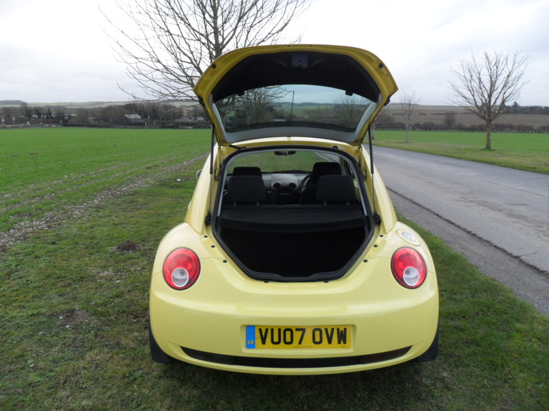 VOLKSWAGEN BEETLE LUNA 8V 2007