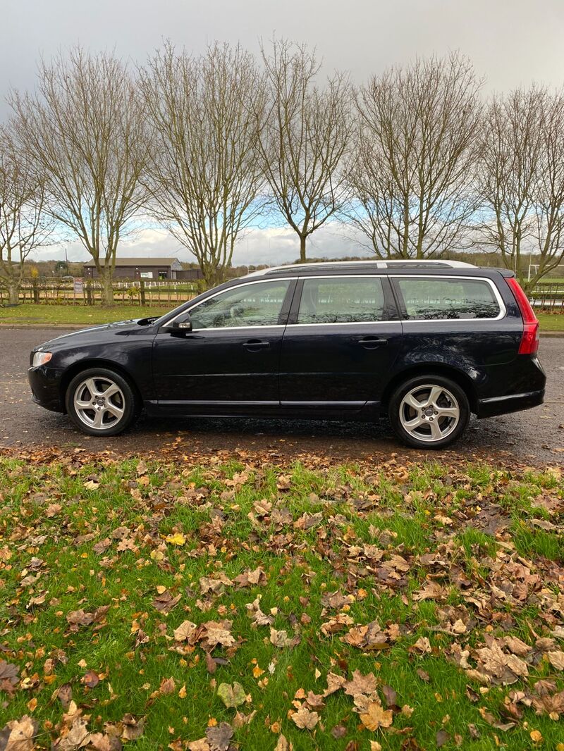 VOLVO V70 D3 SE LUX 2010