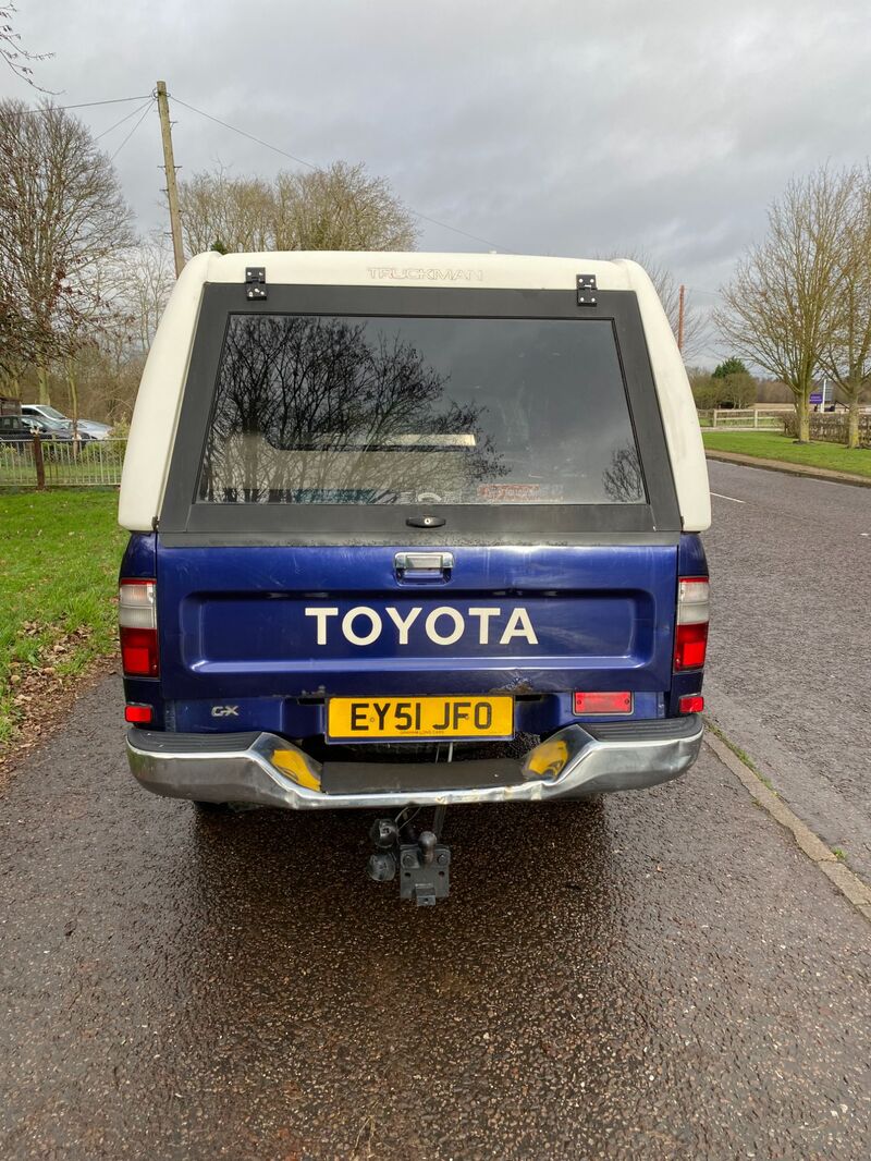 TOYOTA HILUX TD 4WD DCB PU GX 2001