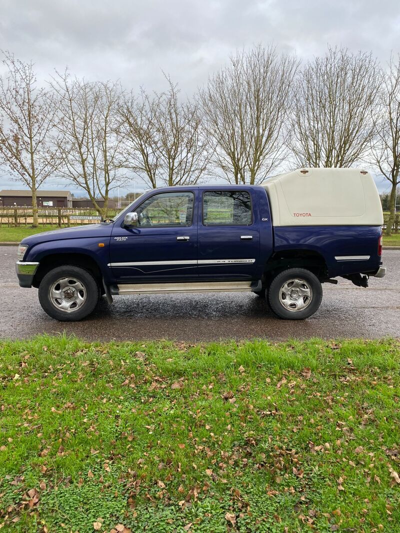 TOYOTA HILUX TD 4WD DCB PU GX 2001