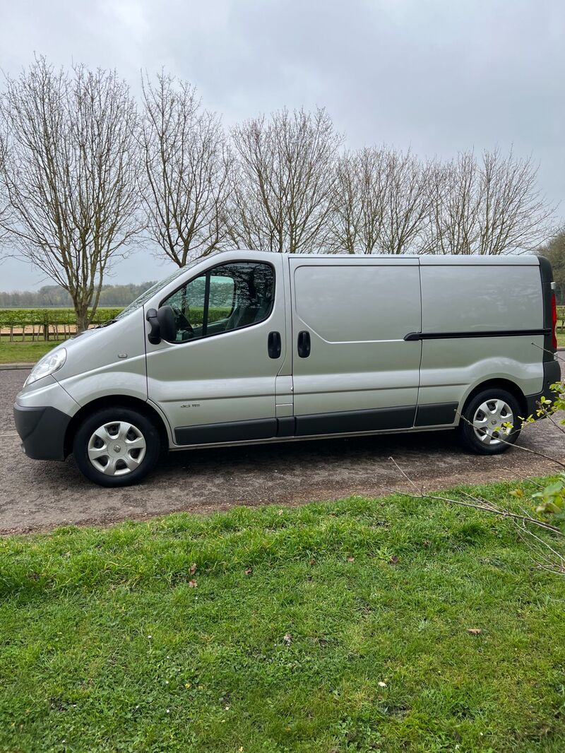 RENAULT TRAFIC LL29 DCI SR PV EXTRA 2014